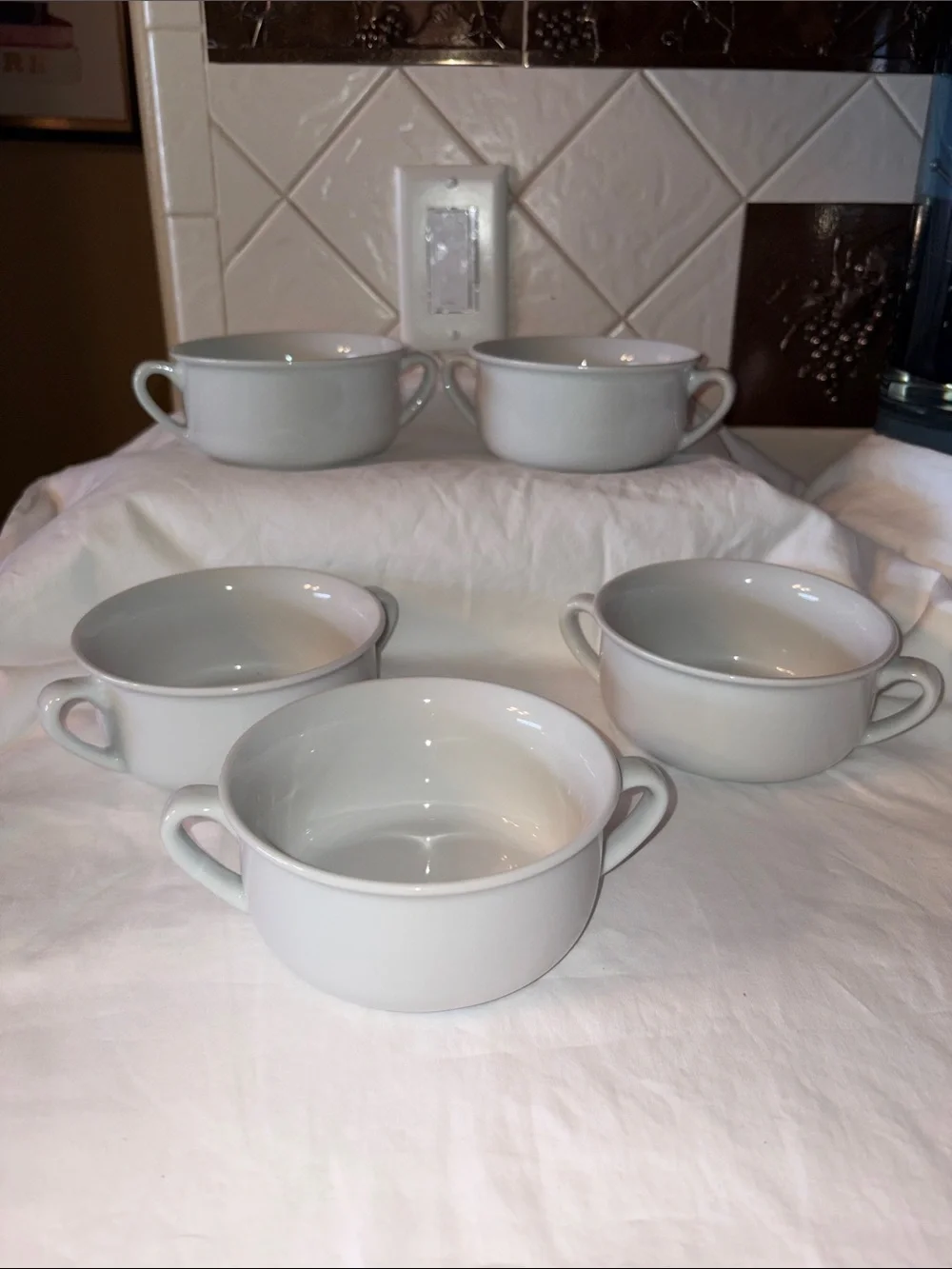Like new Williams-Sonoma Essential White Cream Soup Bowls Chowder Bowls set of 5